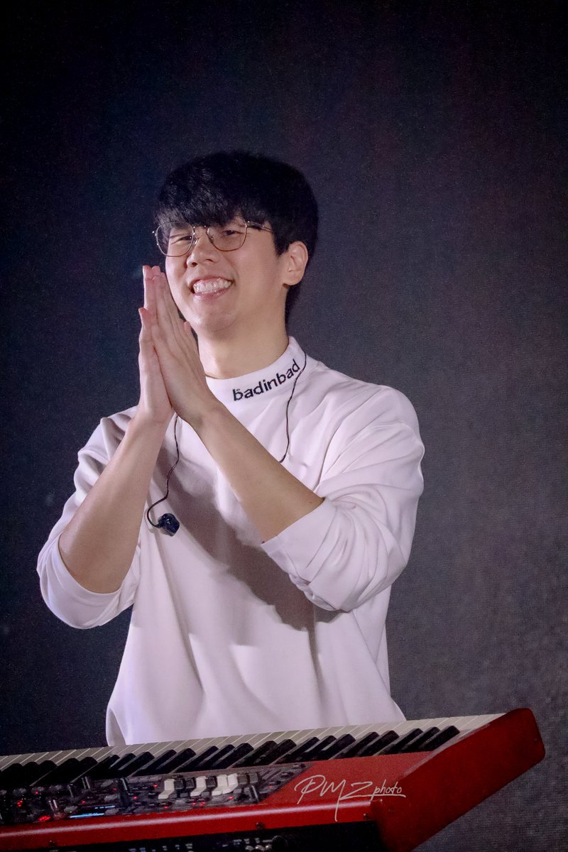 PePPerMinTzzzz's tweet photo. เมื่อวานวงที่ไม่ได้เจอกันเกือบ 7 เดือน..... คิดถึงนั้นแหละน๊าาา 🥰😘
ปล. ไม่ได้จับกล้องนานเป็นปีเลย ฝีมือร่วงนิดหน่อย 😅
#คอนสดคอนเสิร์ต
#MEANBand
#PMzPHOTO https://t.co/hx8TmyvKEY