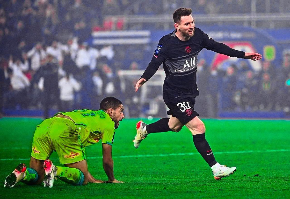 ماعلموك ؟
إنه في غيابك
يلف دنياي السكون وفي وجودك
تضحك احزاني وتهون..#Leomessi