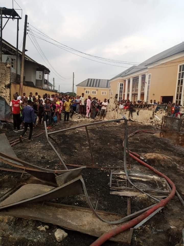 Aftermath Of Fire Outbreak At Rumuokoro Zenith Bank In Rivers State | #IgbereTV
