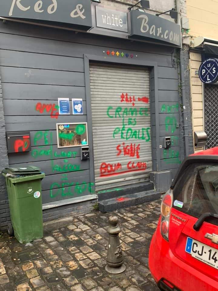 DinoTomasi's tweet photo. "Cramez les pédales": à #Amiens un bar a été victime de tags homophobes incitant à la haine en plein St Leu, ce weekend. 

Une scène alarmante pour toute la ville. 
#LGBTQIA https://t.co/ebSW0TBGiQ