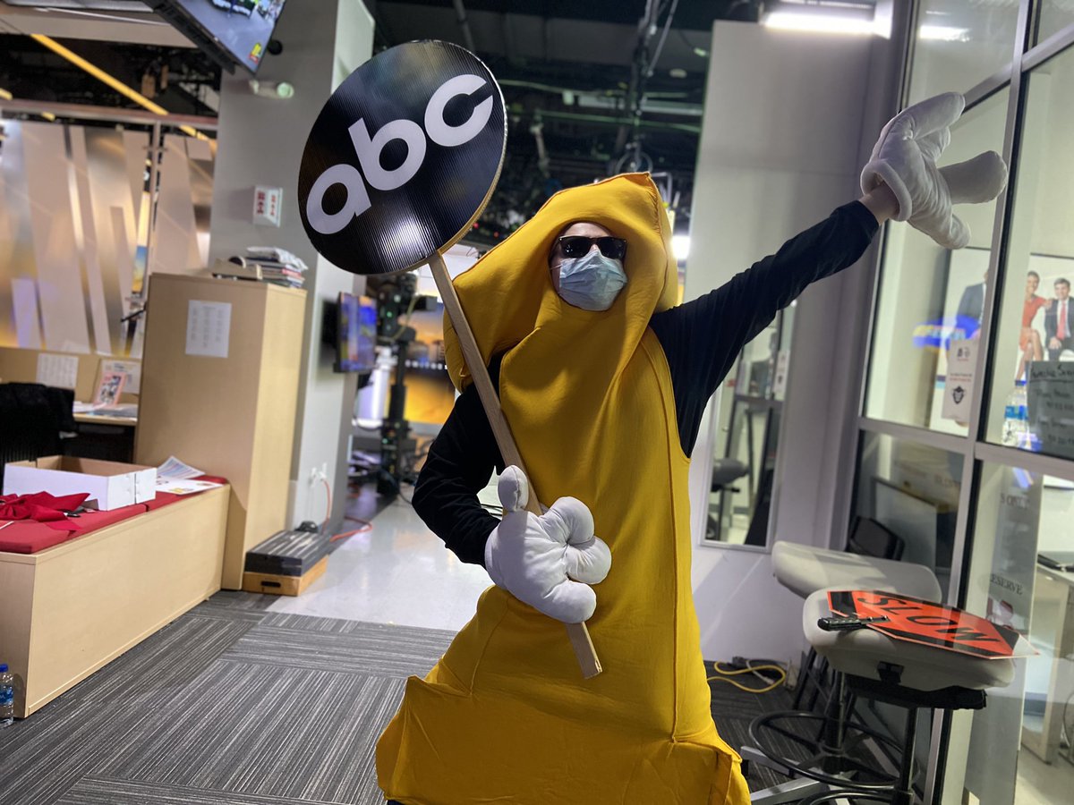 AnthonyABC11's tweet photo. Now that @NorthCarolinian aka one of the @ABC11_WTVD “Ones” you saw in the #RaleighChristmasParade has your attention: Real trees or fake ones? Share your choice with us at 10 during #Facebook Live on my FB page, Anthony Wilson WTVD! See you then! https://t.co/u5tz2qNEZj