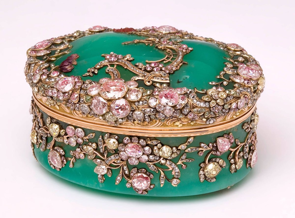 V&A tweet media