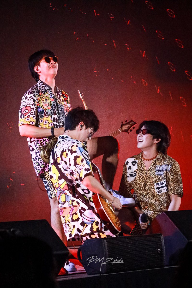 PePPerMinTzzzz's tweet photo. วันนี้พวกเทอแสนซนมากค่ะ!!!!!
คอนแรกๆของหลังโควิดเรยมั้ยนะ?
คิดถึงมากเด้ออออ แว๊บมาก็ยังคิดถึง :3
รักเด็กทั้ง 3 มากกก ไว้เจอกันอีกนะ มุ๊ฟๆ
ปล. รูปอาร์มกระโดดนี่ ชั้นชอบมากกก 🤣🤣
#คอนสดคอนเสิร์ต
#slapkiss
#PMzPHOTO https://t.co/mhrnLYyszi