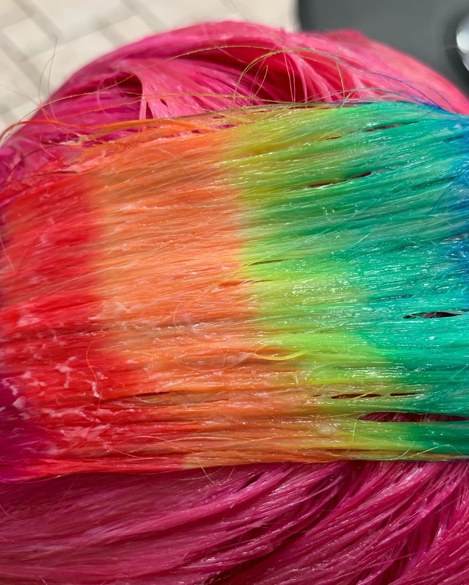 manicpanicnyc's tweet photo. A little rainbow process pic! Tune in 11/26 for some FABULOUS results! 🤩
(IG: biryna_color )
#manicpanicnyc #rainbow #hair #hairprocess #hairprocesspic #processpic #rainbowhair #rainbowhairprocess #trusttheprocess #fabulous #hairinspo #rainbowhairinspo https://t.co/qPZqdfUwRH