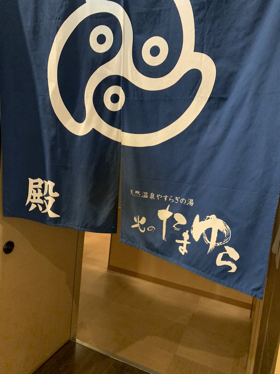 PhysioValmis's tweet photo. 大学生くらいの兄ちゃん2人が着替えてて、ちょっとモテそうな方はパンツズボン上の順だったんだけど、モテなそうな方は初手靴下だった。案外そういうところかもしれないよな。 https://t.co/WgHbagNH4S