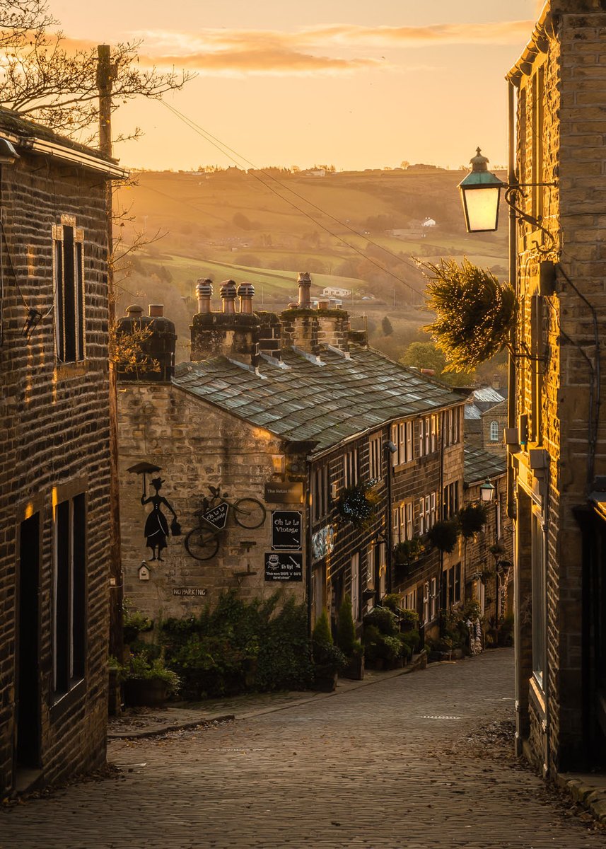 Brontë Country Landscapes tweet media