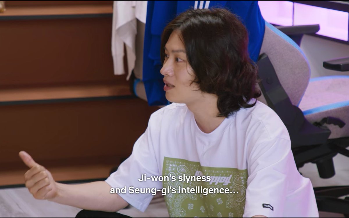 Hee Chul: You know, Seung Gi and Ji Won are well-versed in survival games. Ji Won's slyness and SEUNG GI'S INTELLIGENCE. 

OWWWW YES! 😂 Ji Won-Seung Gi duo are so used to thinking how they can win, whatever it takes! 

 #이승기 #LeeSeungGi #NewWorld #NewWorldNetflix