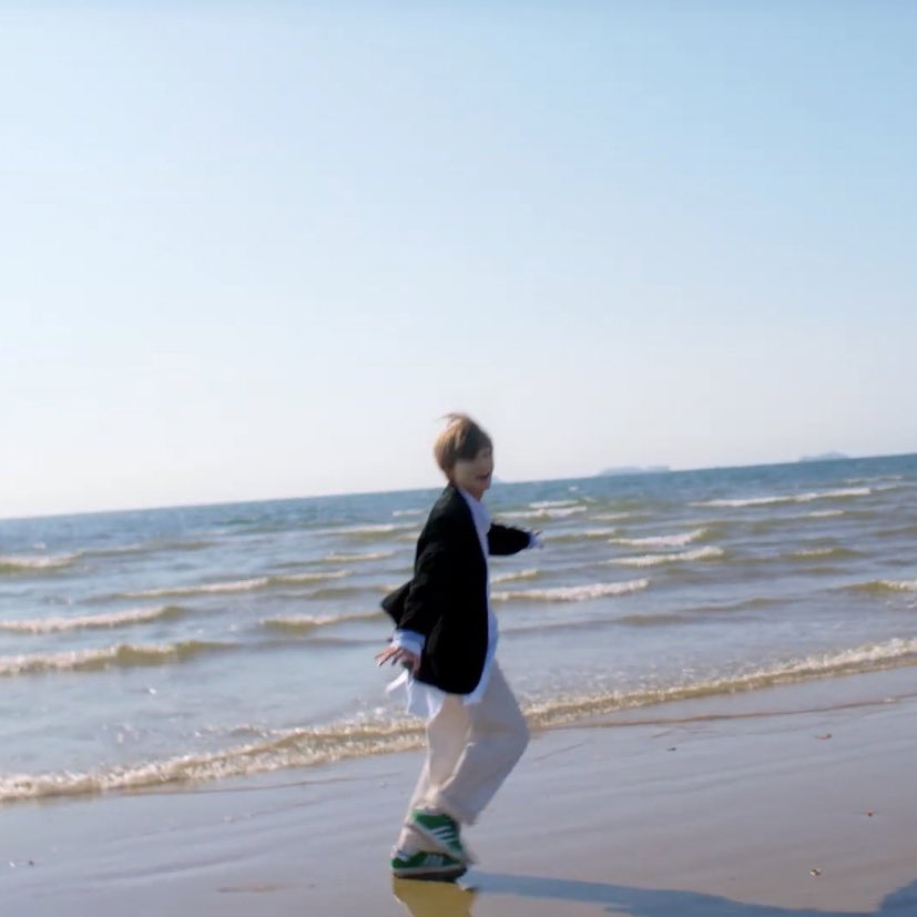 y62l__'s tweet photo. 生まれてきてくれてありがとう🐬💞
かざらないところ、昔から変わらないキラッキラの笑顔、考えしっかりしてるところ
推しでありながら尊敬できます
これからも可愛い愛されチョンロでいてね❣️
我爱你 💖💖💖

#별들을이어_천러라_이름붙인날 
#Happy21YearsFilledWithLele 
#HAPPYCHENLEDAY https://t.co/v4lZHc0Dlp