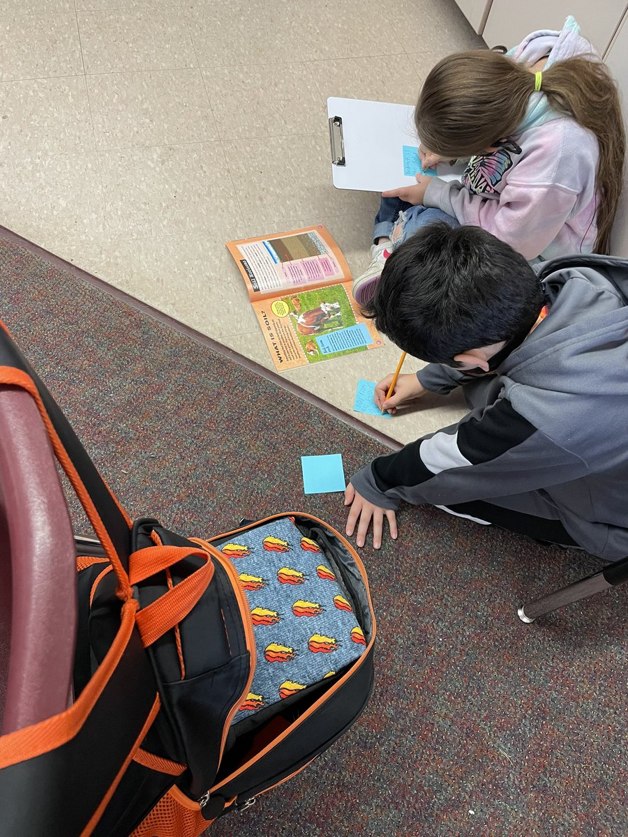 ChircoMs's tweet photo. We were using a second resource to find information for our informative piece about soil. They found some great information to make their writing stronger. #warh https://t.co/xbLFMmyXhQ