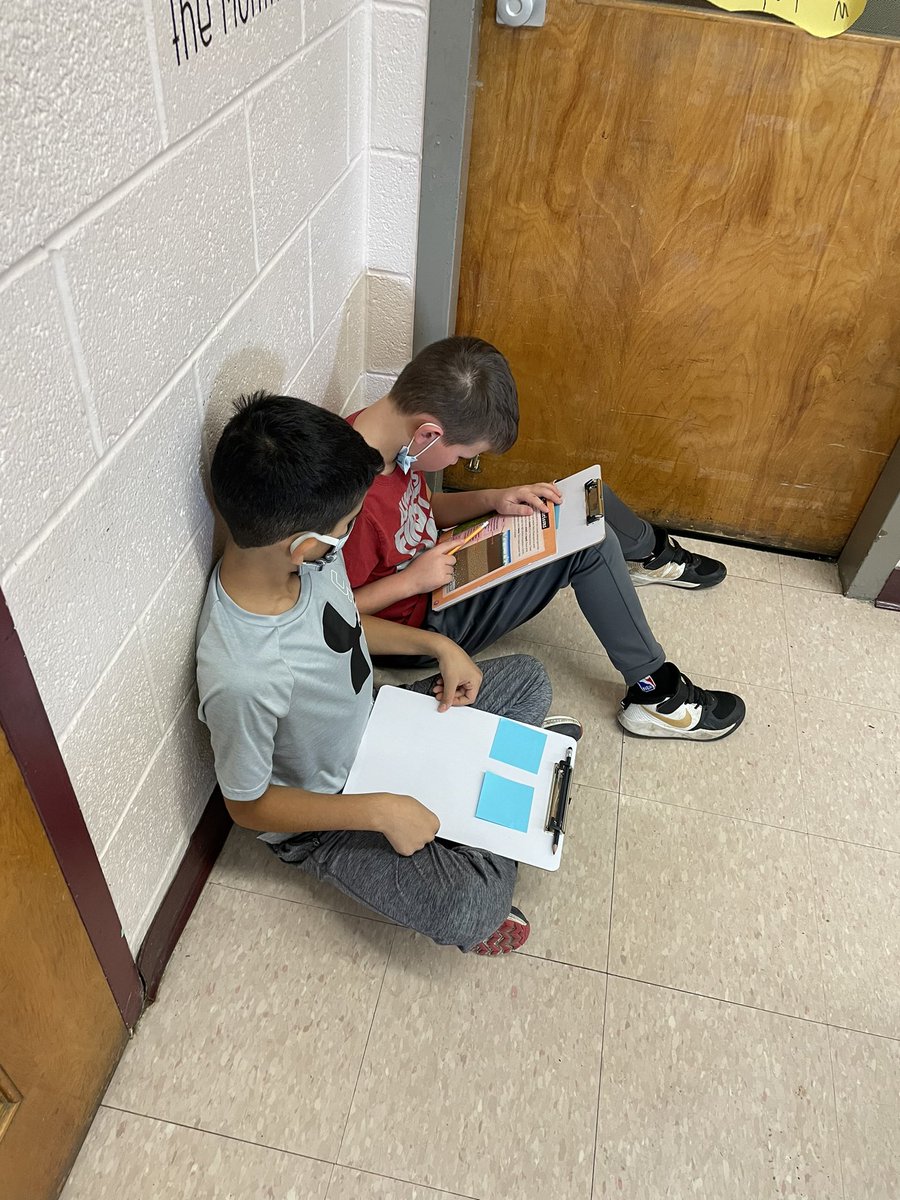 ChircoMs's tweet photo. We were using a second resource to find information for our informative piece about soil. They found some great information to make their writing stronger. #warh https://t.co/xbLFMmyXhQ