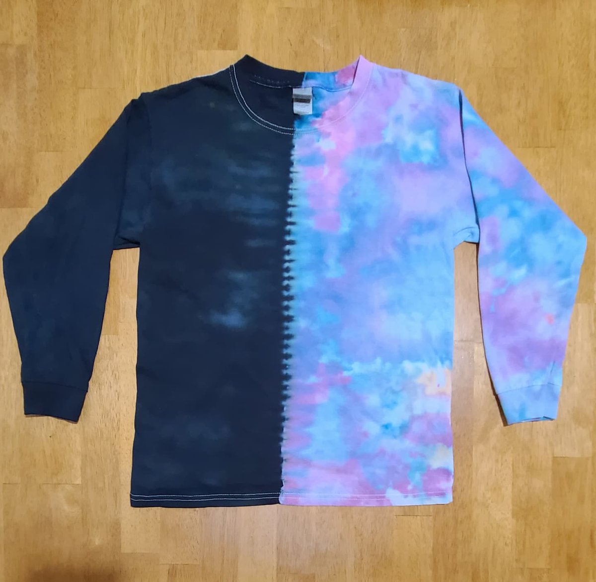 ThTieDye's tweet photo. 1/2 black and 1/2 melted pastel!
#tiedye #tiedyelovers #tiedyefashion #bohofashion #boho #psychedelic #psychedelicart #festival #festivalfashion #culture #heady #headyart #handmade #art #pastelgoth #headyart #fashion #cannabiscommunity #wearableart #fallvibes #fallfashion #pastel https://t.co/KDLAOpQc3t