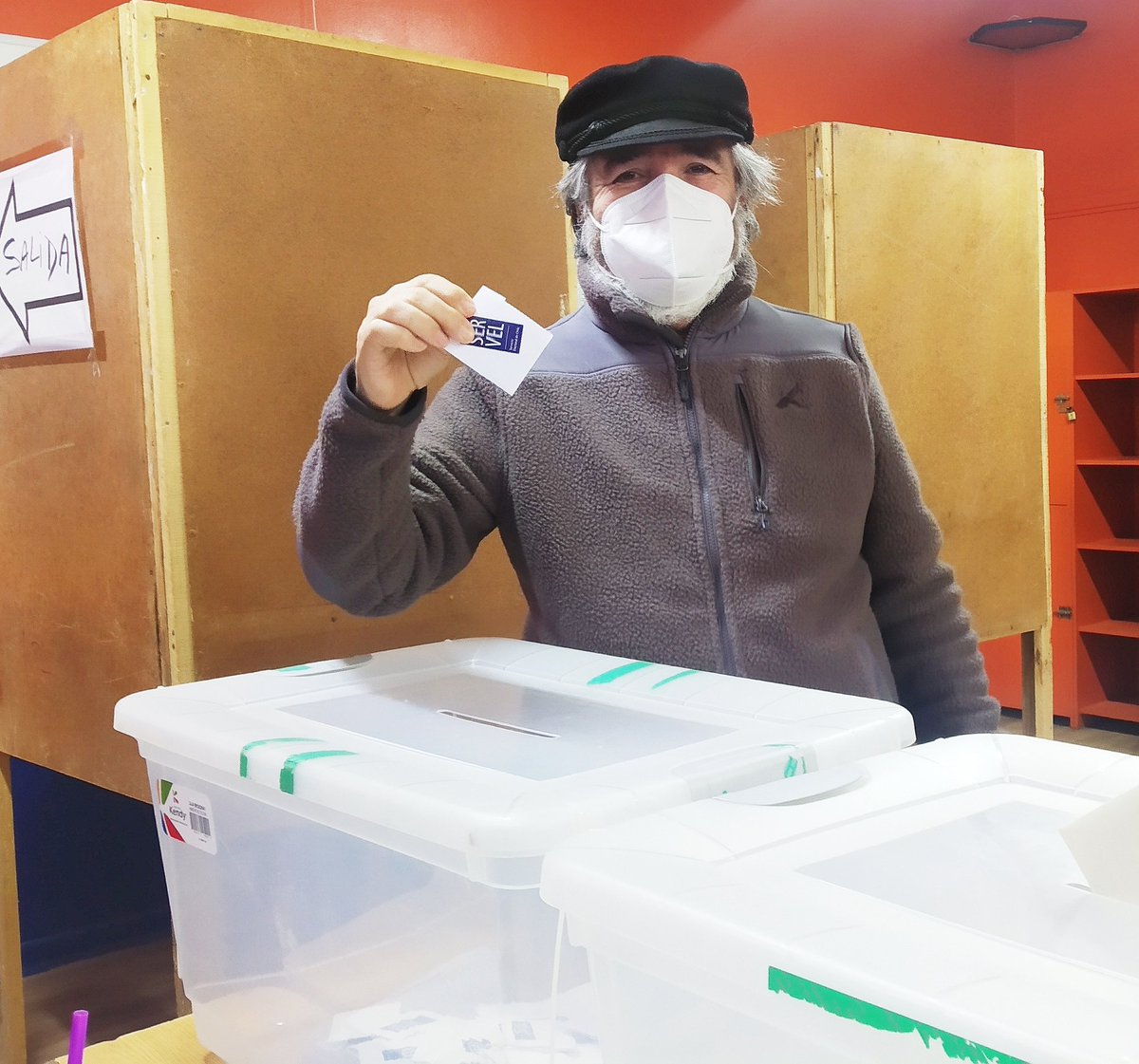 EdgarValp's tweet photo. LISTO!!!

Presidente: @gabrielboric 
Diputada Distrito 7: #MabelZuñiga @MabelMzv 
Core: @PaulaRosso7 

A mis amigos del Distrito 12 les pido votar por @AnaMariaGazmuri https://t.co/FravOlClxJ