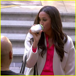 cuteahmah's tweet photo. #MeghanMarkle pranking unsuspecting vendors and looking so pretty &amp; happy… just generally having fun on Ellen’s show was the highlight of my week. 😍😍 https://t.co/fH8lnO37Fa