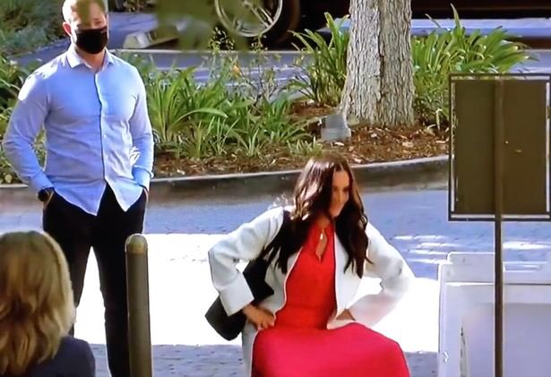 cuteahmah's tweet photo. #MeghanMarkle pranking unsuspecting vendors and looking so pretty &amp; happy… just generally having fun on Ellen’s show was the highlight of my week. 😍😍 https://t.co/fH8lnO37Fa