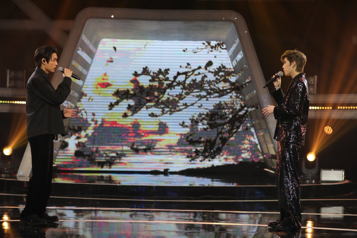 NadaoMusic_ofc's tweet photo. กีดกัน &amp; หรูเหอ จาก Billkin, PP Krit
โชว์ในรายการ The Star Idol วันนี้!💫

ชอบโชว์นี้กันมั๊ยยย
ทางนี้น่ะ ตื่นเต้นสุด ๆ ไปเลยยย🤣

#TheStarIdolEP14 
#TheStarIdolxBillkinPPkrit 
#Bbillkin #PPkritt https://t.co/RqgCDTfwAO