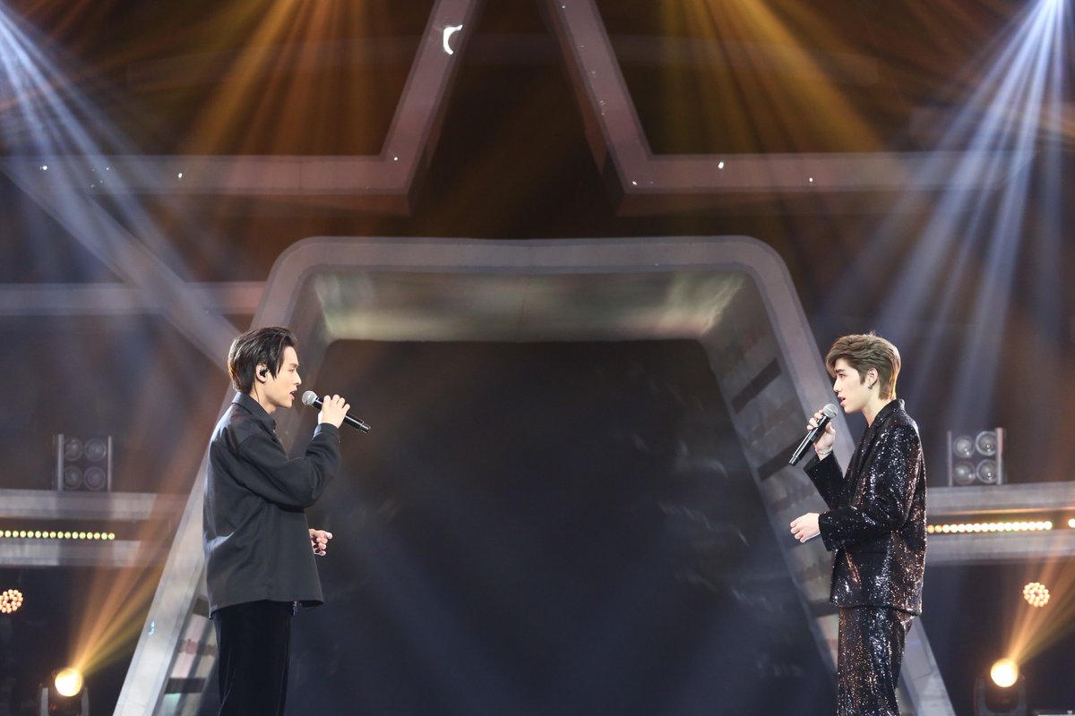 NadaoMusic_ofc's tweet photo. กีดกัน &amp; หรูเหอ จาก Billkin, PP Krit
โชว์ในรายการ The Star Idol วันนี้!💫

ชอบโชว์นี้กันมั๊ยยย
ทางนี้น่ะ ตื่นเต้นสุด ๆ ไปเลยยย🤣

#TheStarIdolEP14 
#TheStarIdolxBillkinPPkrit 
#Bbillkin #PPkritt https://t.co/RqgCDTfwAO