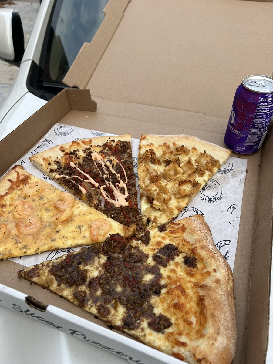 JLJupiter's tweet image. Oxtail Pizza, Chopped Cheese Pizza, Chicken n Waffle pizza, Shrimp Garlic parm pizza…Reasons to love New York. 

youtu.be/m_wHeMxHKKw
