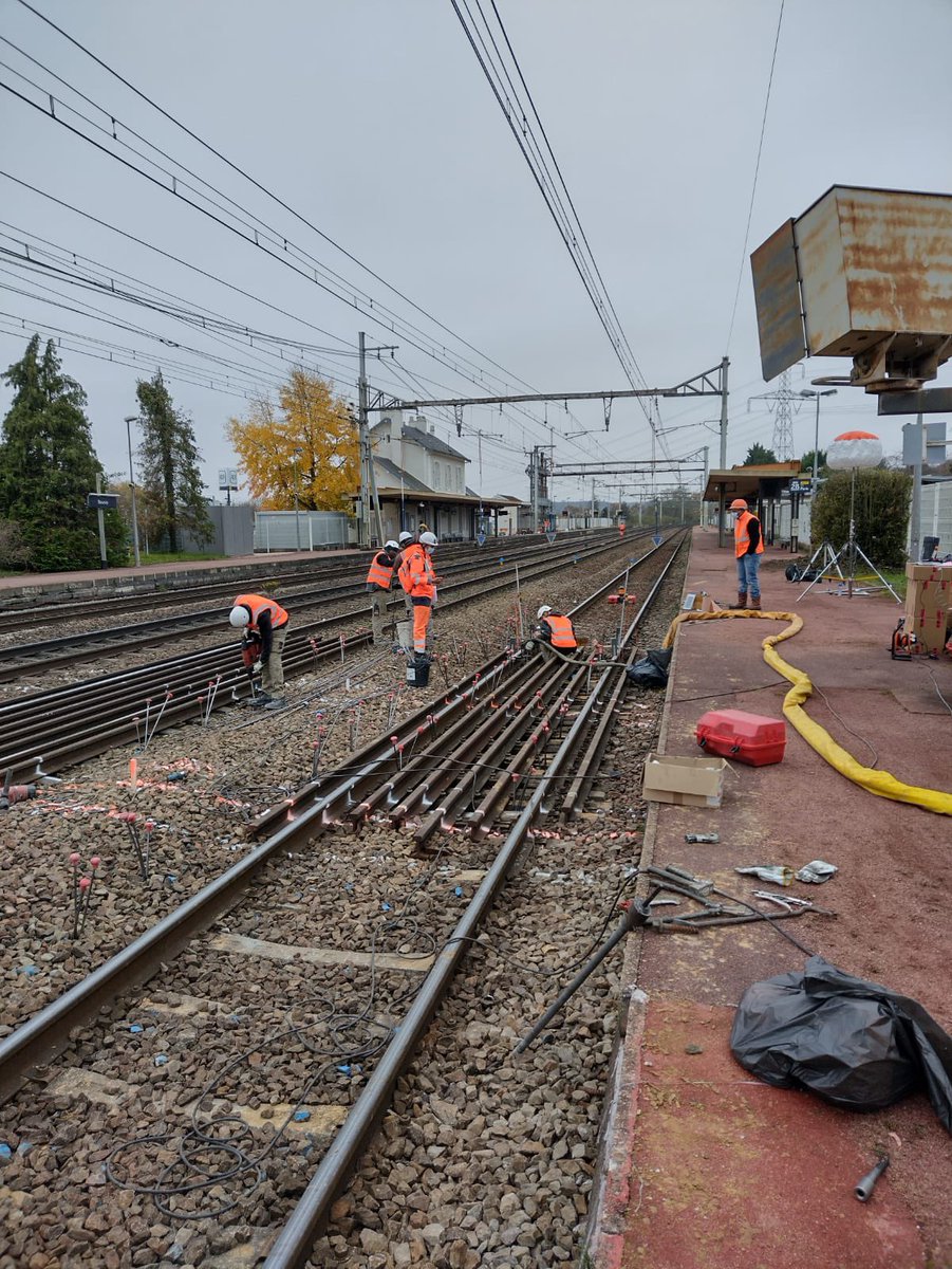 Ce week-end : bourrage d’AdV à Etampes, remplacement de longrines à Longjumeau, RVB au PN35 de St Chéron, RAV au Technicentre Atlantique, remplacement de TCO à Brétigny, basculages de câbles, Injection de résine à Bouray <a href="/GroupeSNCF/">Groupe SNCF</a> <a href="/SNCFReseau/">SNCF Réseau</a> <a href="/lignesNetU_SNCF/">Lignes N et U</a> <a href="/RERC_SNCF/">RER C</a> #IPSO