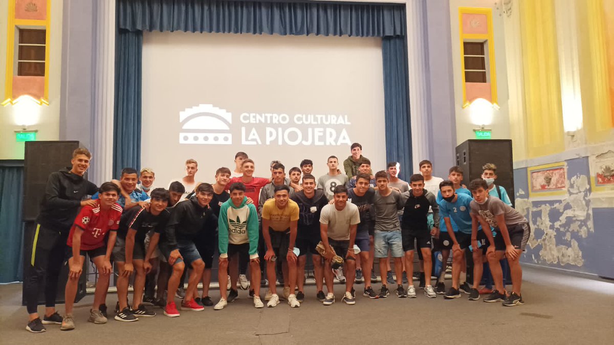 Belgrano's tweet photo. 🎞📽 Como parte de las actividades extra futbolísticas, los juveniles de la Residencia Deportiva de #Belgrano visitaron @cclapiojera y disfrutaron de la película "El Deportivo". La jornada fue organizada por @belgranocultura y el Área Psicosocial. 👏 https://t.co/hGOPNd823E