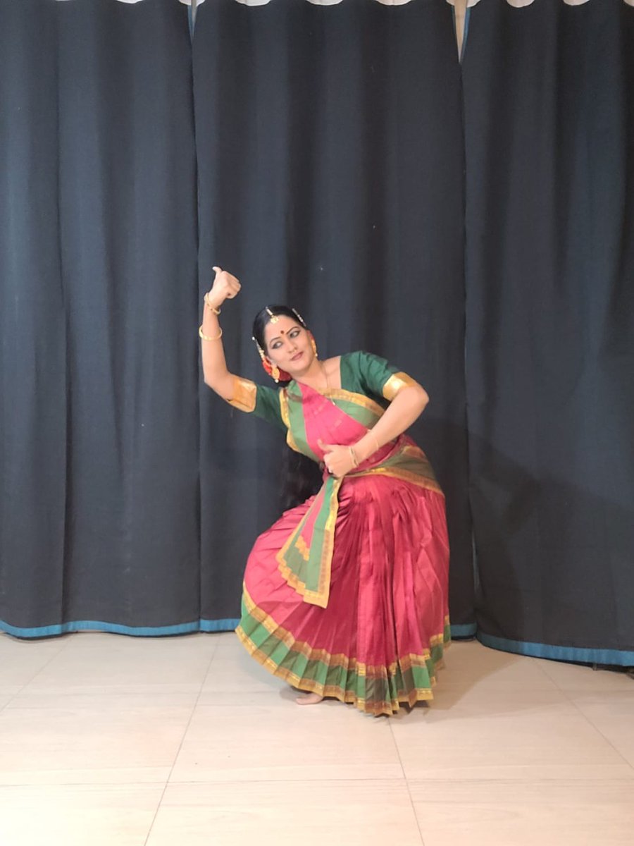 OfficialSKSRC's tweet photo. Day-1
Celebrating 75th Year of Independence under the @AmritMahotsav with @KalaShreshth in collaboration with Nalanda Nritya Kala Mahavidyalaya, Mumbai an initiative by @OfficialSKSRC , presents 2-Day Online Lecture - Demonstration workshop on Vilasini Natyam by Purvadhanashree. https://t.co/gnLaMaVU9e