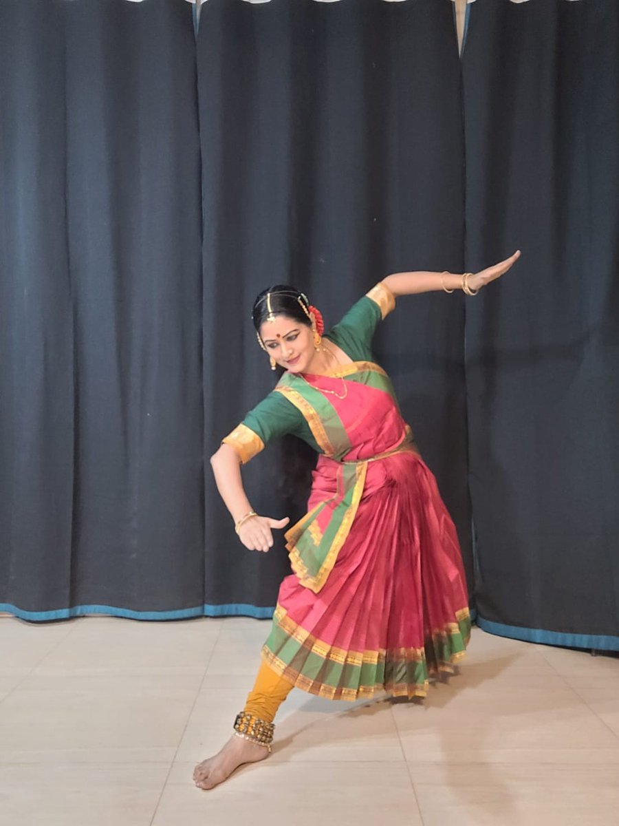 OfficialSKSRC's tweet photo. Day-1
Celebrating 75th Year of Independence under the @AmritMahotsav with @KalaShreshth in collaboration with Nalanda Nritya Kala Mahavidyalaya, Mumbai an initiative by @OfficialSKSRC , presents 2-Day Online Lecture - Demonstration workshop on Vilasini Natyam by Purvadhanashree. https://t.co/gnLaMaVU9e