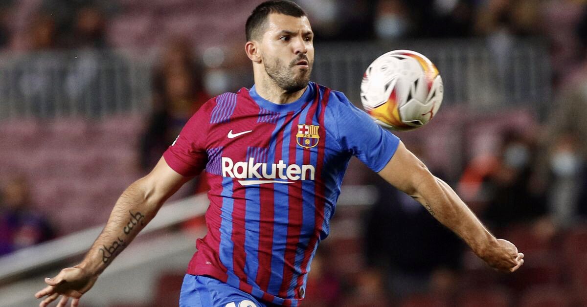 KostInnen's tweet image. #plötzlichundunerwartet
30.10.21 - Barcelonas Stürmer Sergio Aguero (33) mit Atemproblemen auf dem Spielfeld.
20.11.21 - Karriereende wegen post-vakzinaler Herzprobleme.
dailymail.co.uk/sport/football…
archysport.com/2021/11/heart-…