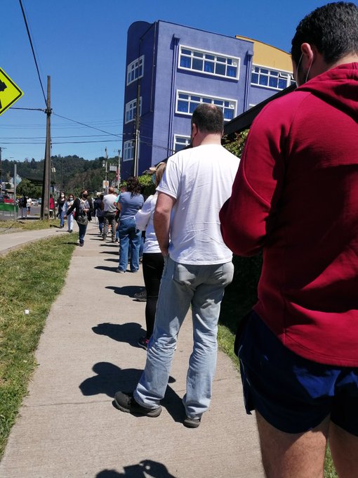 Temucodiario's tweet photo. #AlertaTD: informa @Andrea__ctm
Mucha gente en el liceo politécnico de #Temuco https://t.co/Kw5ZdTqARe