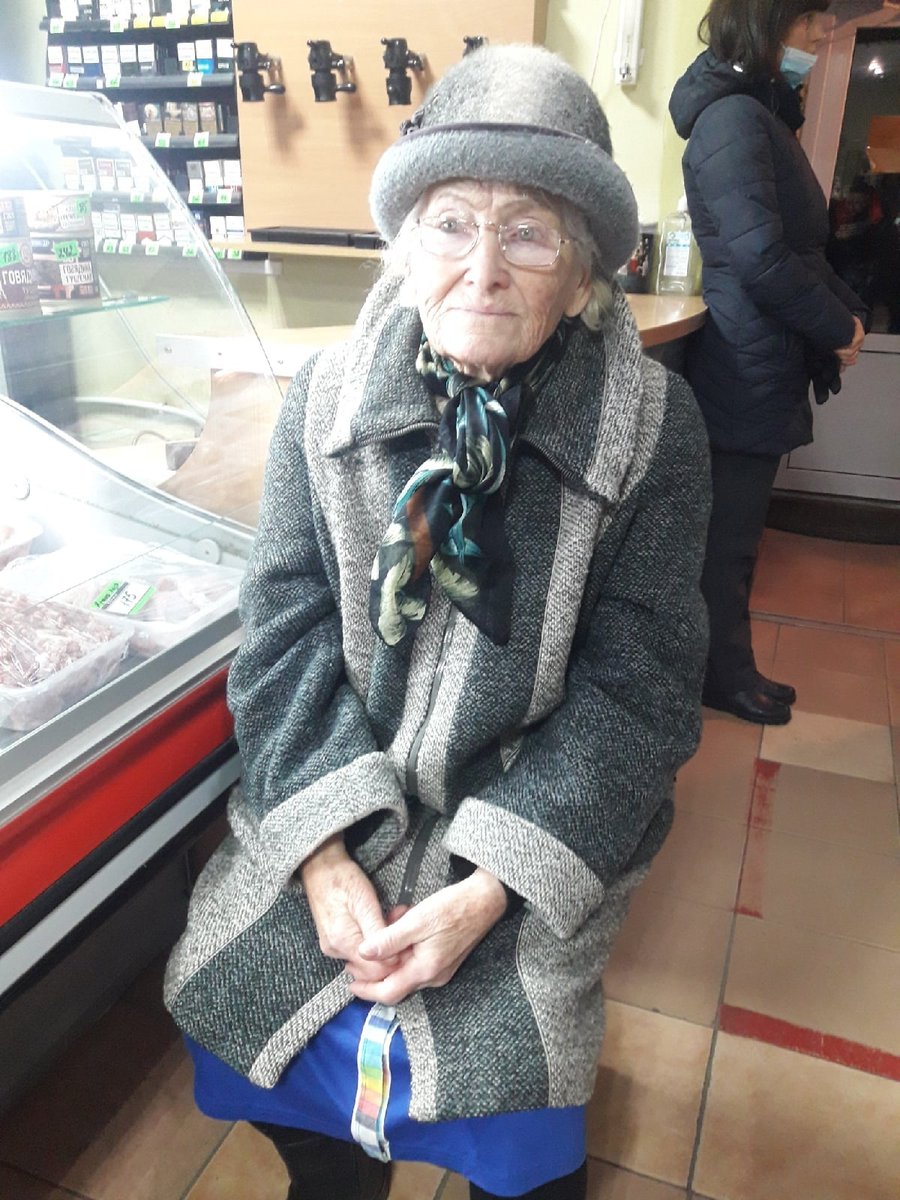 Здравствуйте! Опубликуйте пожалуйста! В камброде, ул.Тракторная магазин "Молодежный ",зашла женщина около двух часов назад, говорит потерялась,провалы в памяти. Знает о себе лишь то,что она с Феодосии, зовут Бровкина Ольга Васильевна. Возможно её ищут родственники.

#репост