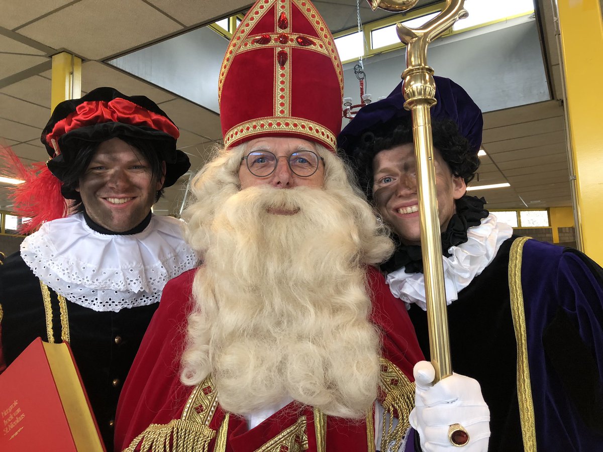 WinantsLuc's tweet photo. Bijna sprookjesachtige intocht van Sint Nicolaas in de nieuwe haven van #Wanssum. Met dank aan het enthousiaste Sint comité. Opnieuw welkom in de @Gemeente_Venray https://t.co/fVACN3oH4S