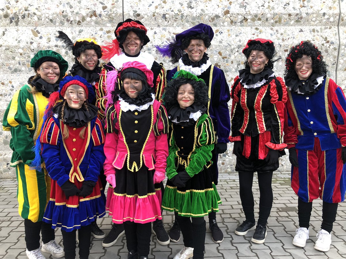 WinantsLuc's tweet photo. Bijna sprookjesachtige intocht van Sint Nicolaas in de nieuwe haven van #Wanssum. Met dank aan het enthousiaste Sint comité. Opnieuw welkom in de @Gemeente_Venray https://t.co/fVACN3oH4S