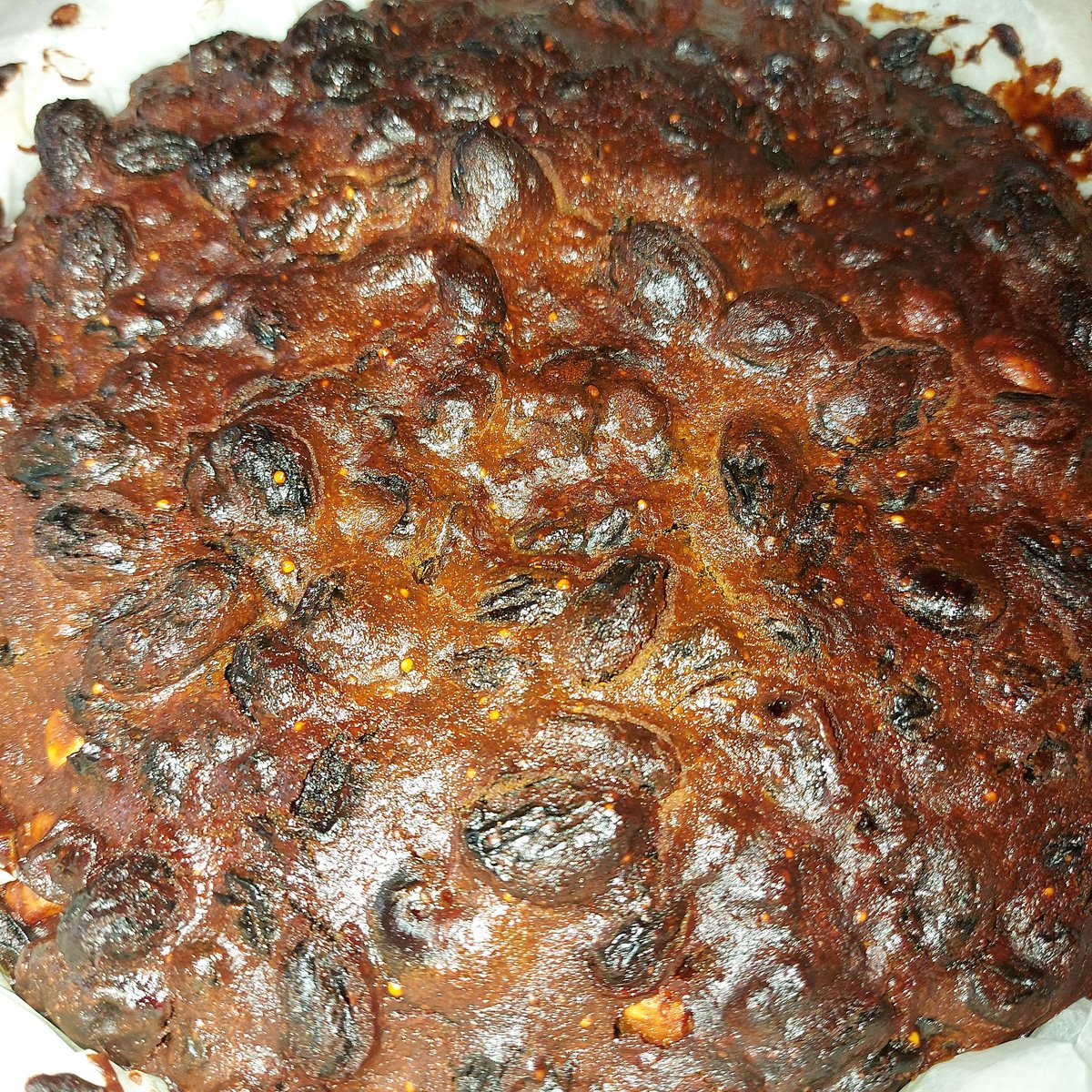 bakesbev1's tweet photo. Christmas Cake no3!! (Rum infused)

**Allergens** Sulfites, Eggs, Dairy, Nuts, Gluten. 

Can also be made with GF flour. (Ground rice/coconut flour) 

#Christmas2021 
#bbcgoodfood 
#Christmasbaking https://t.co/BKfvXJZH2G