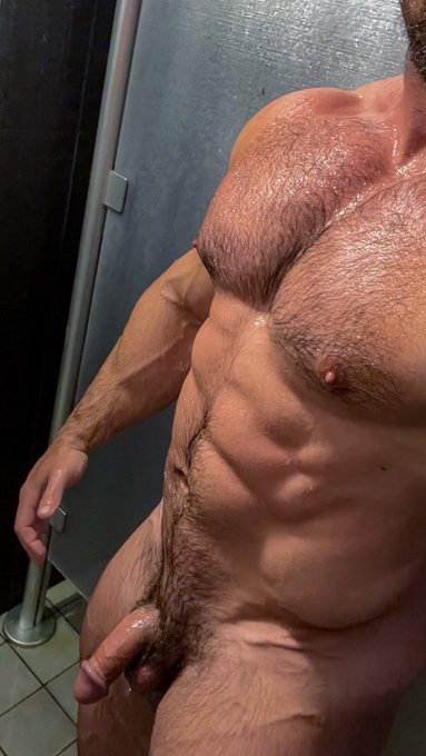 It was a good day at the gym yesterday 😈 https://t.co/bwzuV1WuAG<a href="/tag/dirtymirror"class="tags"><span>#dirtymirror</span></a>
