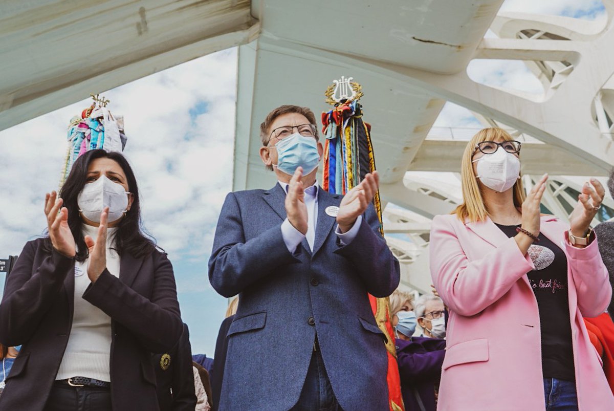 FSMCV's tweet photo. Tras el compás de espera obligado por la pandemia, este año hemos vuelto a celebrar esta fiesta que tanto nos une.

Gracias a Presidencia de la GV hemos reunido hoy a más de 1.000 músicos para celebrar que somos una Tierra de Música.

¡Viva los músicos y viva Santa Cecilia! https://t.co/YjHi9QmktT
