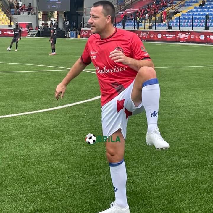 Roseangel009's tweet photo. John Terry in Lagos Nigeria, on Budweiser kit with Chelsea's socks. 😍
#JT26 #MrChelsea #MadeInChelsea #TrueBlue #CaptainLeaderLengend 
#KTBFFH 💙My Legend.  
Pic [Brila] https://t.co/OZgDxXhxRG