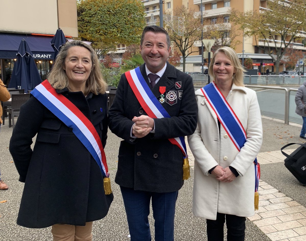sophieprimas's tweet photo. Pour l équipe @8pourle78 Belle cérémonie en l honneur du Marechal Leclerc à Poissy avec un discours plein de profondeur de @KARLOLIVE . #2emeDB @SandrineDosSan4 @MartadeCidrac https://t.co/vcg3UXAjNi