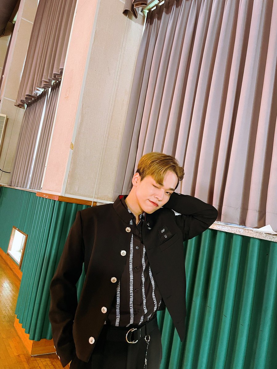 RussiaOnOff's tweet photo. @WM_ONOFF 𝐏𝐞𝐫𝐞𝐯𝐨𝐝:
[#Юто]: #KMusicWeek Спасибо за классно проведённое время 🖤

#ONF #온앤오프 #U #퓨즈 https://t.co/XbGG4nmiJV