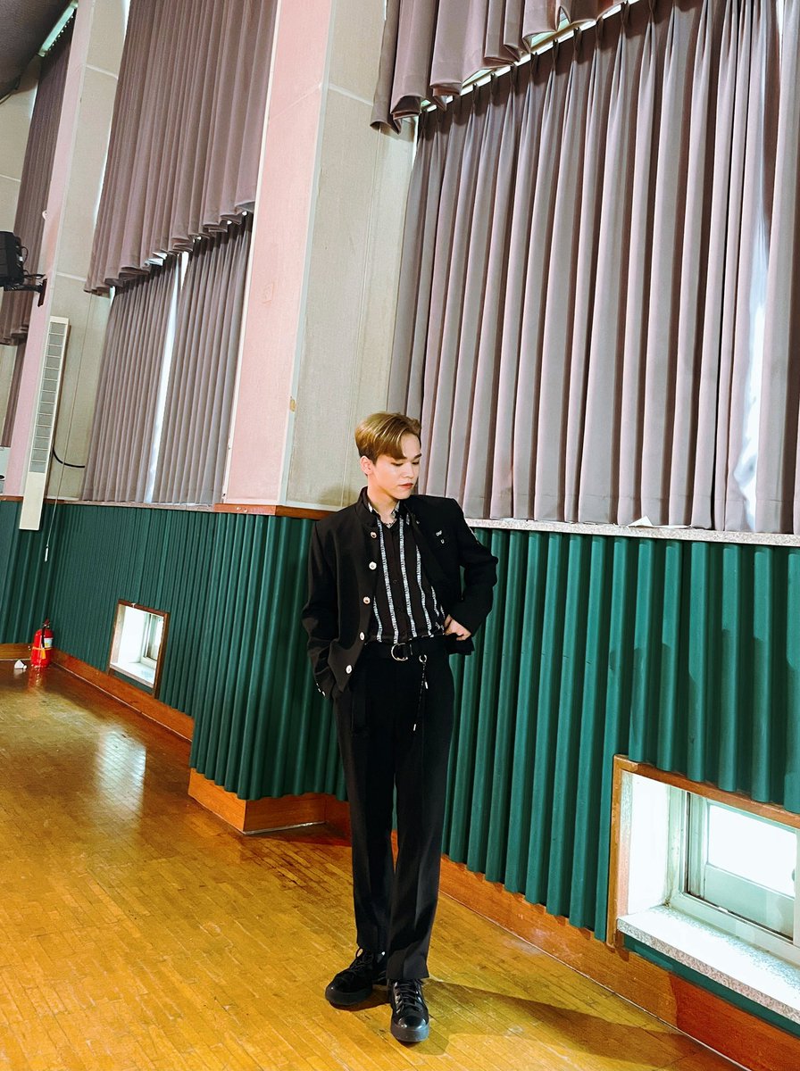 RussiaOnOff's tweet photo. @WM_ONOFF 𝐏𝐞𝐫𝐞𝐯𝐨𝐝:
[#Юто]: #KMusicWeek Спасибо за классно проведённое время 🖤

#ONF #온앤오프 #U #퓨즈 https://t.co/XbGG4nmiJV
