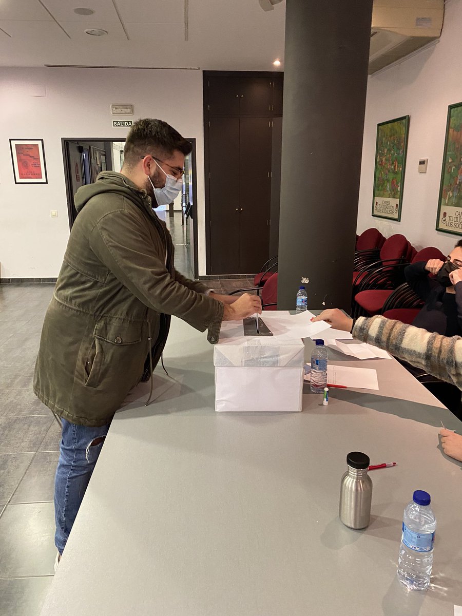 fermdtCCF's tweet photo. Apoyando el proyecto @volveraser__ y @guardiola_92 para tener unas @JSE_ORG con los pies en la calle y el corazón en la organización
Gracias por devolver la ilusión a las JSE y a una generación de militantes #PrimariasJSE #Nuestromomento #volveraser https://t.co/GHWqF0a4mL