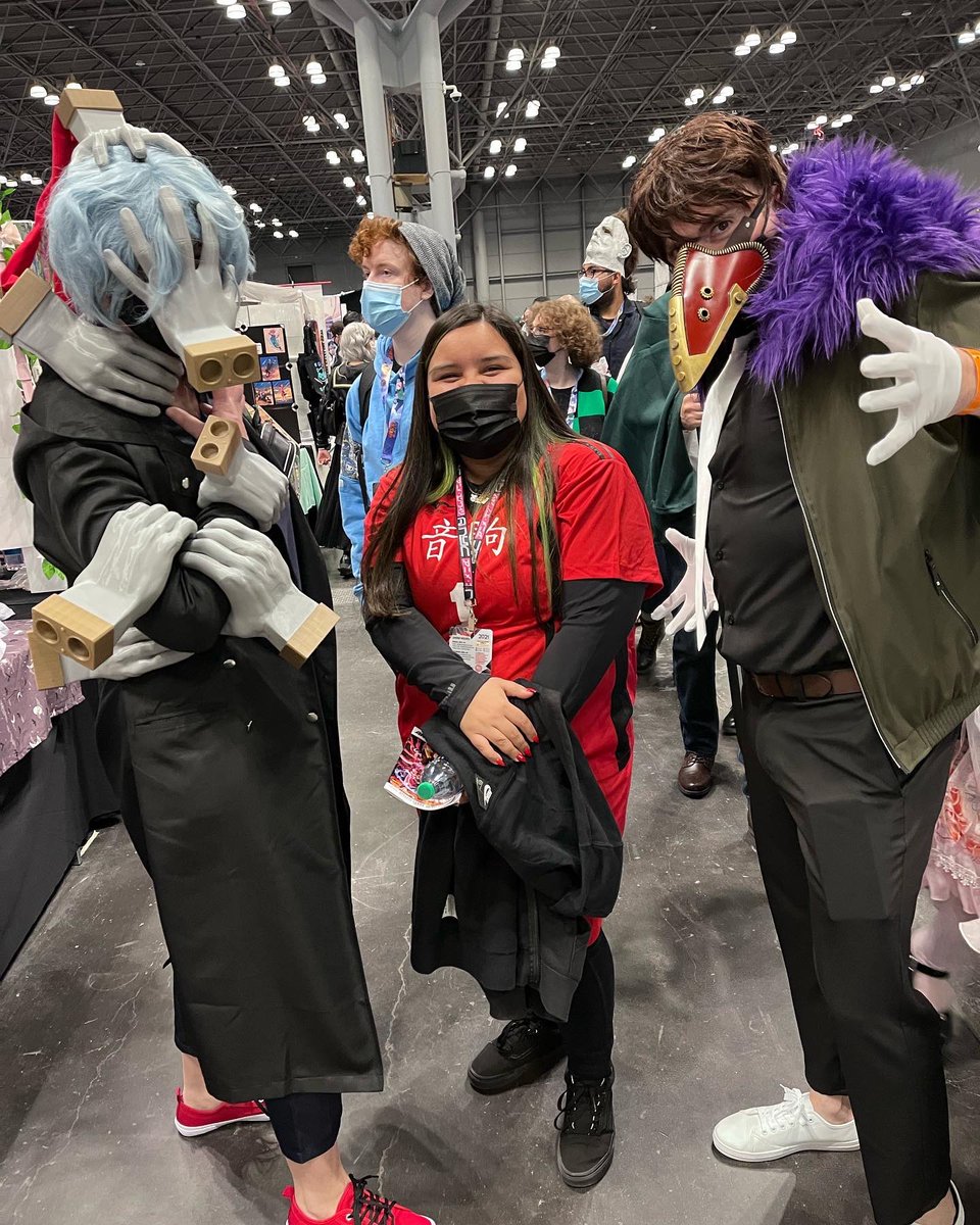 AshleyDallasx's tweet photo. @animenyc was a success yesterday!👌💙 Got to meet @childishgamzeno who voices Hawks in @MHAOfficial the English dub! #AnimeNYC #animenyc2021 #MyHeroAcademia #BlackClover #yami #NYC #anime #animecosplay https://t.co/5U9FTInKl5