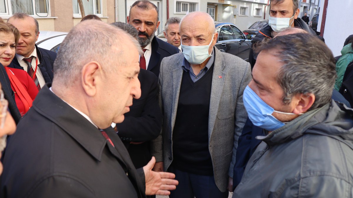 zaferpartisi's tweet photo. Genel Başkanımız Ümit Özdağ, dün Eskişehir’de SMA’lı çocuğunu tedavi ettiremediği için intihar eden Emine Kiraz’ın eşine başsağlığı dileyip SMA hastası çocukların dramını mutlaka TBMM’de dile getireceğini söyledi. https://t.co/K54KnrF252