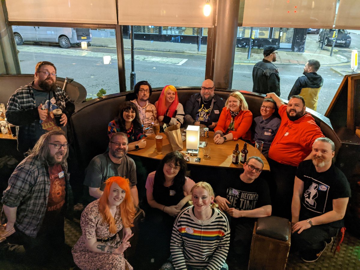 SuppleFingers_'s tweet photo. This new thing of meeting people that live in my pc is pretty cool @weesquadstrong @akira_direwolf @RenjiPls @samuraiJamie https://t.co/nAJjv6sZga