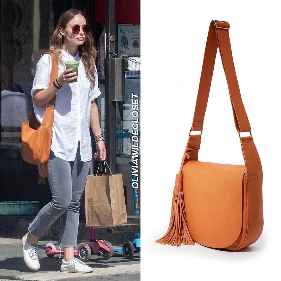 oliviawildeclo1's tweet photo. @oliviawilde / Out in New York / June 27, 2021.
Wearing:
@xirena Channing Shirt - White ($175)
@motherdenim The Scraper Cuff Ankle Fray - Shadows In The Grass ($258)
@vans Era 59 Sneakers - True White/Kelly Green ($48.79)
@alc_ltd Jackson Saddle Bag - Tan ($795) https://t.co/IUnBHtxQ2Y