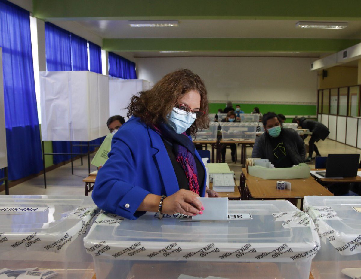 Ejercido mi derecho ciudadano‼️Con toda la fe en que la #RegiónDeMagallanes me apoyará y seré su nueva senadora🔵🟡 #AmarPorMagallanes