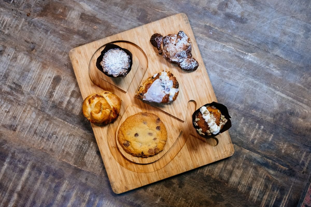 Last day to place your orders! Enjoy your 8th &amp; Roast favorites as you prepare for Thanksgiving! 
Preorders are now available for the following: 
Roasted potato, leek &amp; goat cheese quiche 
Quiche Lorraine 
1/2 dozen baker's choice assorted pastries 
shop.8thandroast.com/collections/ho…