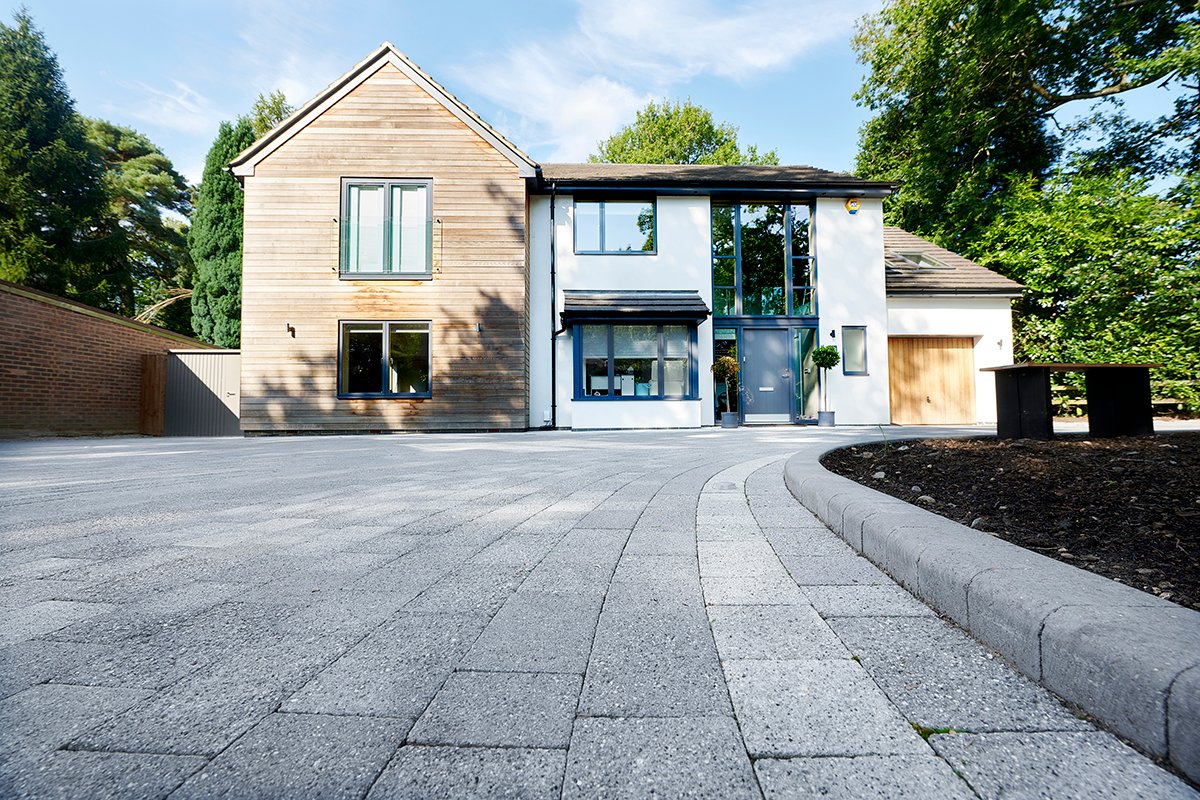 Posts_by_Brett's tweet photo. Your driveway is the first thing someone see's when they arrive at your home. So, if you want to leave a good first impression, speak to a Brett Approved Installer near you to discover how we can enhance your outside space! ๐๐ก Visit: https://t.co/fqmHP1aTUc #certifiedinstaller https://t.co/6NxkCZb44A