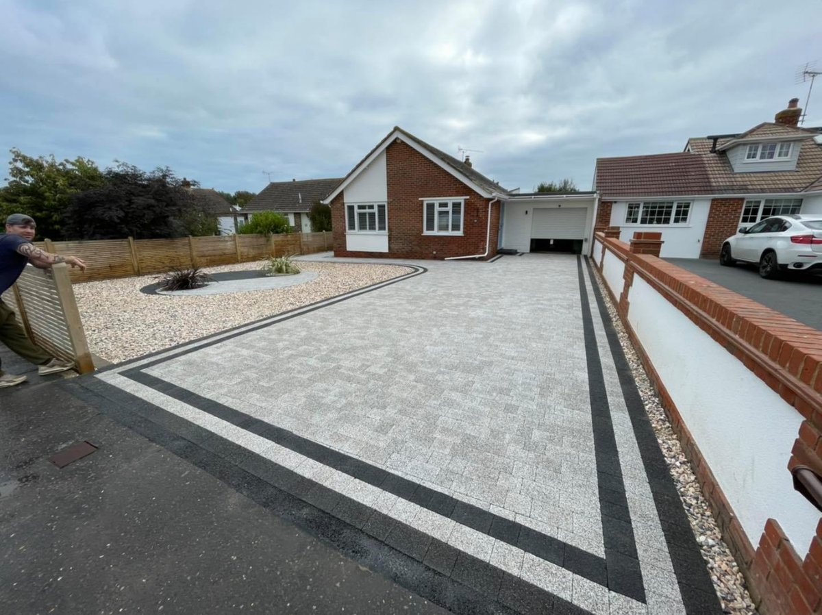 Posts_by_Brett's tweet photo. Your driveway is the first thing someone see's when they arrive at your home. So, if you want to leave a good first impression, speak to a Brett Approved Installer near you to discover how we can enhance your outside space! ๐๐ก Visit: https://t.co/fqmHP1aTUc #certifiedinstaller https://t.co/6NxkCZb44A