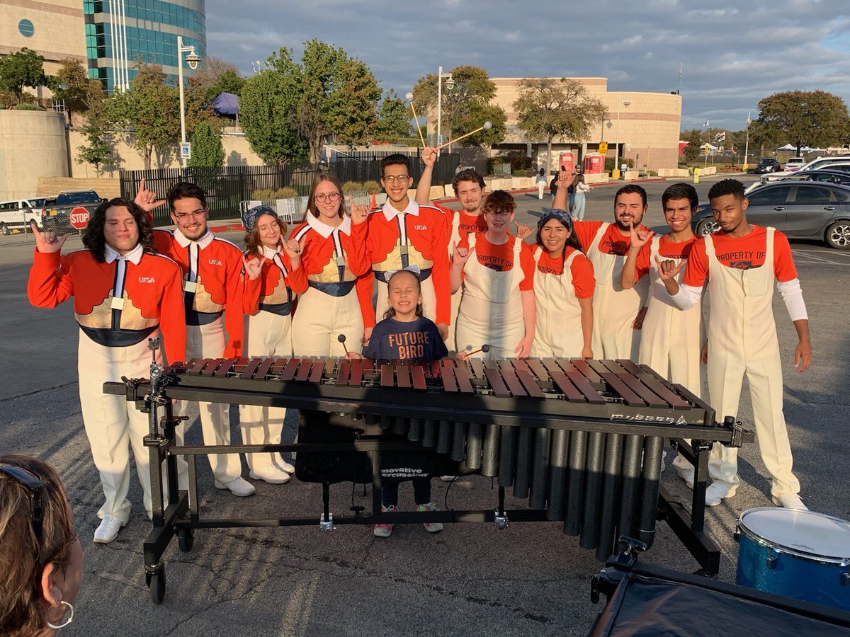 Guadalu74714705's tweet photo. Great job Roadrunners on that Win! 🏈
Iris was excited to meet the band yesterday! She wants to be a future bird!
@UTSA @UTSAFTBL
#meepmeep #College
#BirdsUp #UTSA #UTSABand https://t.co/tbScprhMrc