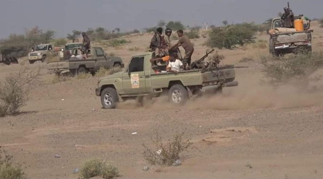 ياجيشنا العملاق ادعس ادعس
وخلي الحديده مقبره للانجاس

دمر   متارسهم   مترس  مترس
واسقي جنود الرافضه مر الكاس

#قوات_العمالقه_الجنوببه