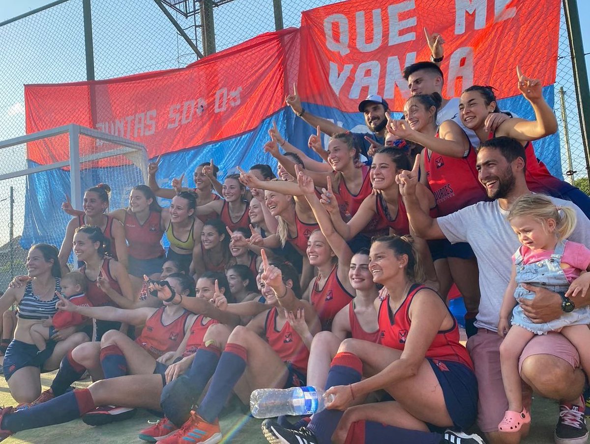 Puca sigue de fiesta 🎉 💃🏽 Y hoy le toca al festejar a @pucarahockeya 

🔴 ¡FELICITACIONES por el ascenso a la categoría "B" del Torneo Metropolitano de Buenos Aires!

🏑 El Hockey sigue creciendo, ¡VAMOS ROJO! #OrgulloRojo

#RojoPositivo #Hockey #ClubPucara #PucaCrece