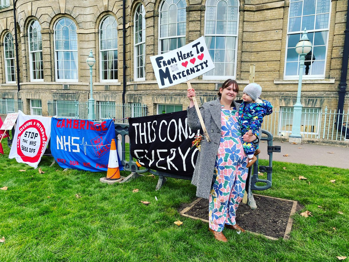 AnthroElle's tweet photo. Rosie and I #MarchWithMidwives https://t.co/BXWeej4sqT